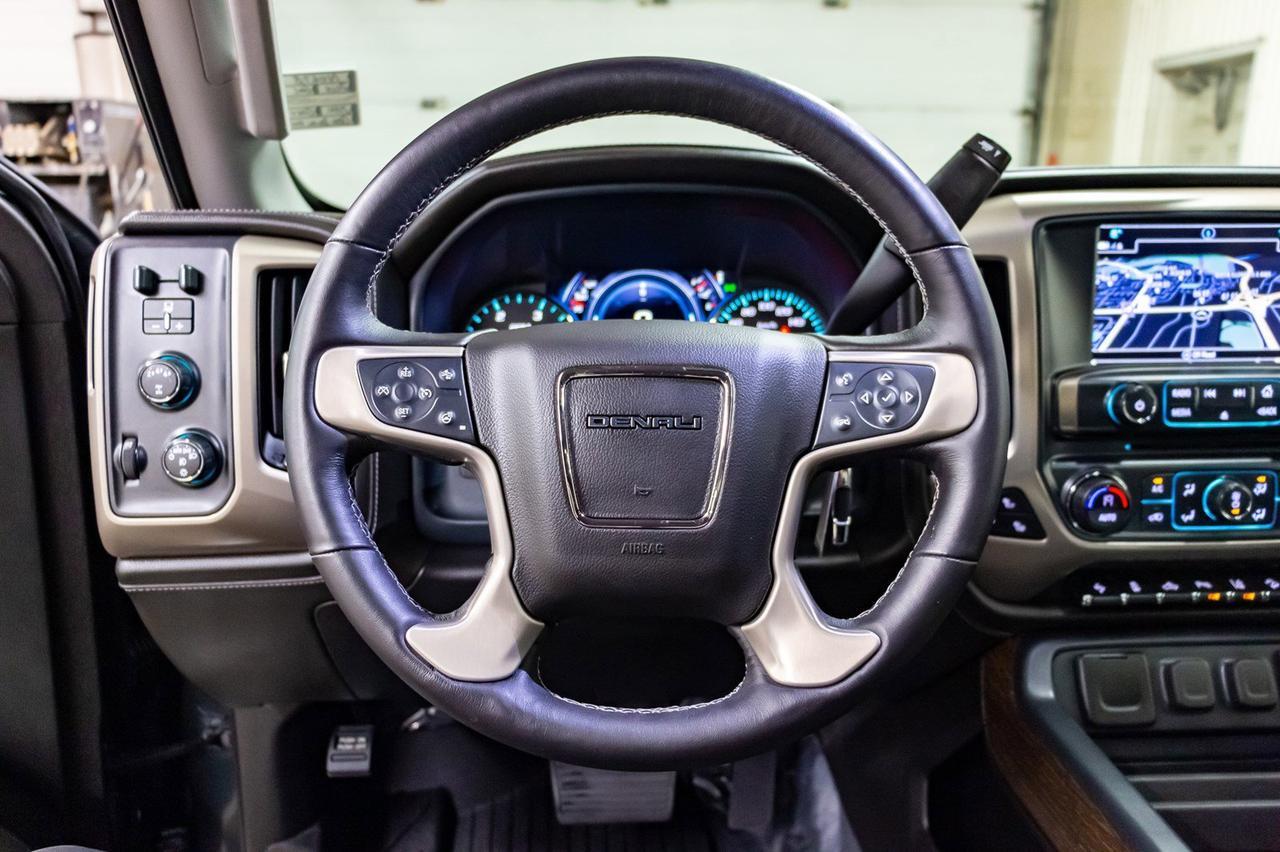 2018 GMC Sierra 2500HD 4x4 Crew Cab Denali Diesel Leather Roof Nav Red Deer AB