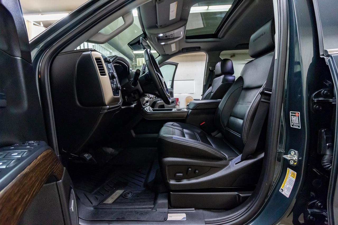 2018 GMC Sierra 2500HD 4x4 Crew Cab Denali Diesel Leather Roof Nav Red Deer AB