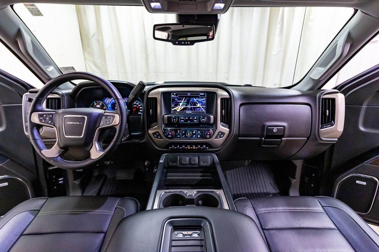 2018 GMC Sierra 2500HD 4x4 Crew Cab Denali Diesel Leather Roof Nav Red Deer AB