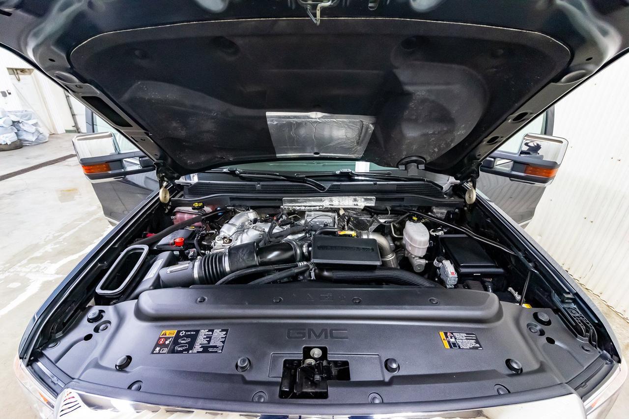 2018 GMC Sierra 2500HD 4x4 Crew Cab Denali Diesel Leather Roof Nav Red Deer AB