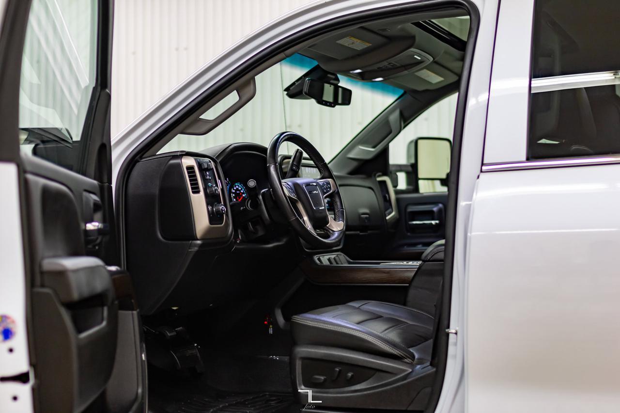 2018 GMC Sierra 2500HD 4x4 Crew Cab Denali HD Diesel Leather Roof Nav Red Deer AB