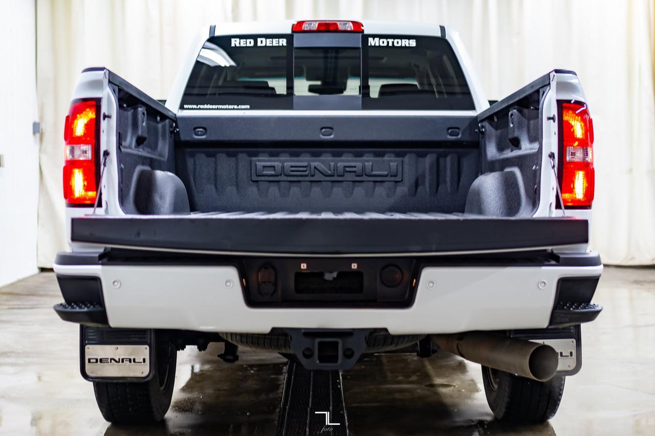 2018 GMC Sierra 2500HD 4x4 Crew Cab Denali HD Diesel Leather Roof Nav Red Deer AB