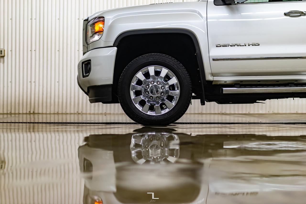 2018 GMC Sierra 2500HD 4x4 Crew Cab Denali HD Diesel Leather Roof Nav Red Deer AB