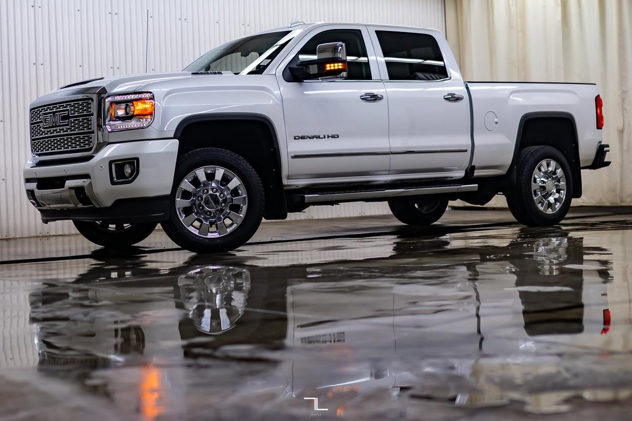 2018 GMC Sierra 2500HD 4x4 Crew Cab Denali HD Diesel Leather Roof Nav Red Deer AB