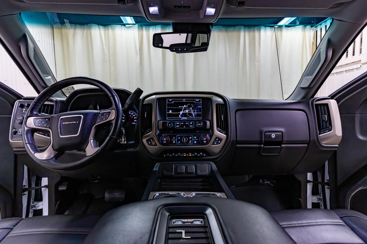 2018 GMC Sierra 2500HD 4x4 Crew Cab Denali HD Diesel Leather Roof Nav Red Deer AB