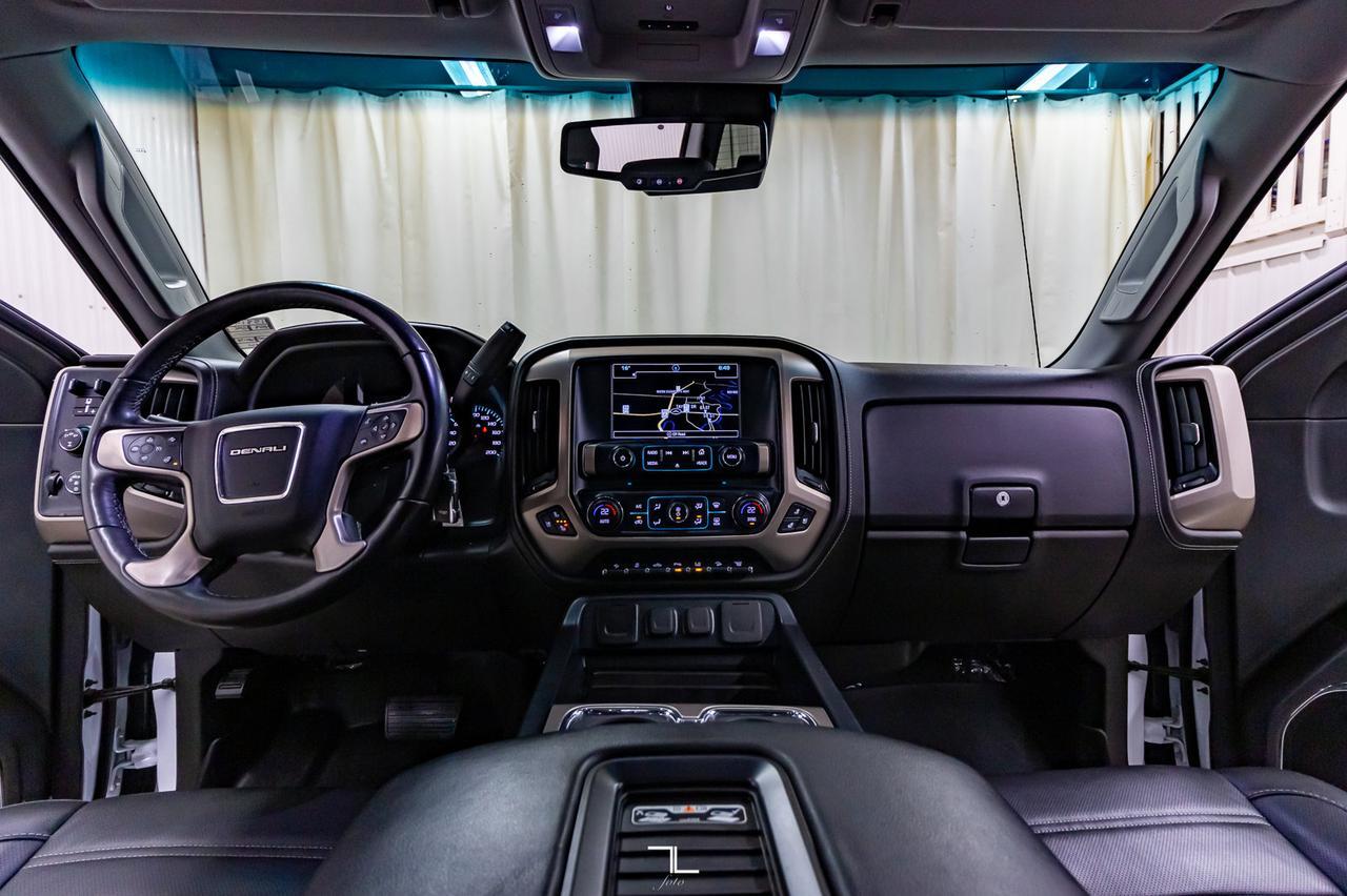 2018 GMC Sierra 2500HD 4x4 Crew Cab Denali HD Diesel Leather Roof Nav Red Deer AB