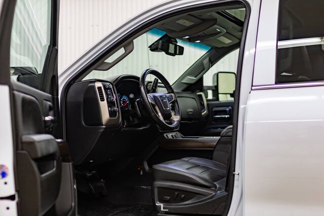 2018 GMC Sierra 2500HD 4x4 Crew Cab Denali HD Diesel Leather Roof Nav Red Deer AB