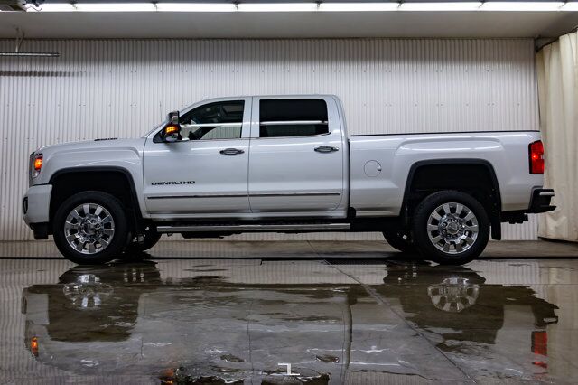 2018 GMC Sierra 2500HD 4x4 Crew Cab Denali HD Diesel Leather Roof Nav Red Deer AB