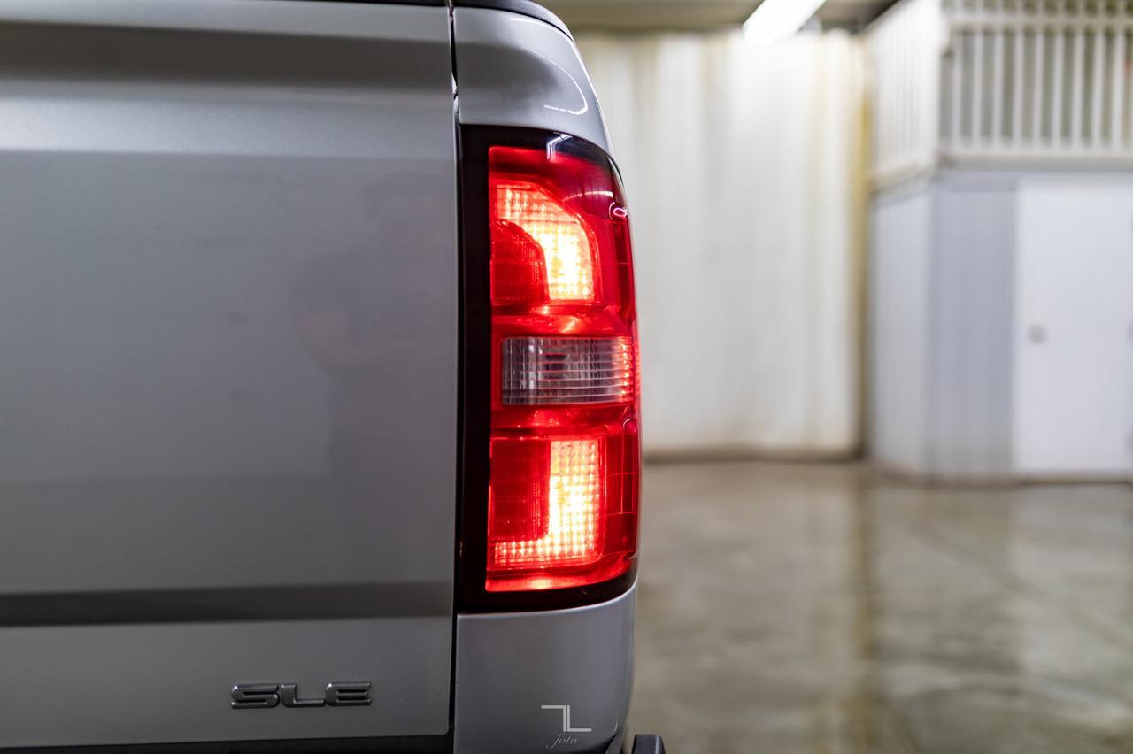 2018 GMC Sierra 2500HD 4x4 Crew Cab SLE Diesel Leather BCam Red Deer AB