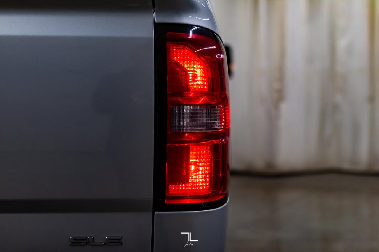 2018 GMC Sierra 2500HD 4x4 Crew Cab SLE Z71 BCam Red Deer AB