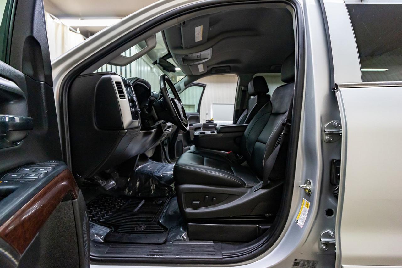 2018 GMC Sierra 2500HD 4x4 Crew Cab SLE Z71 Diesel Leather Nav Red Deer AB