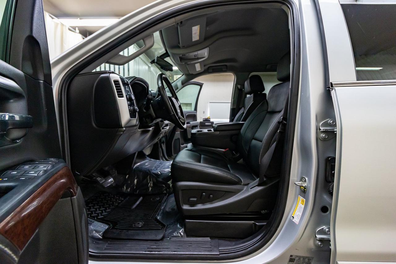 2018 GMC Sierra 2500HD 4x4 Crew Cab SLE Z71 Diesel Leather Nav Red Deer AB