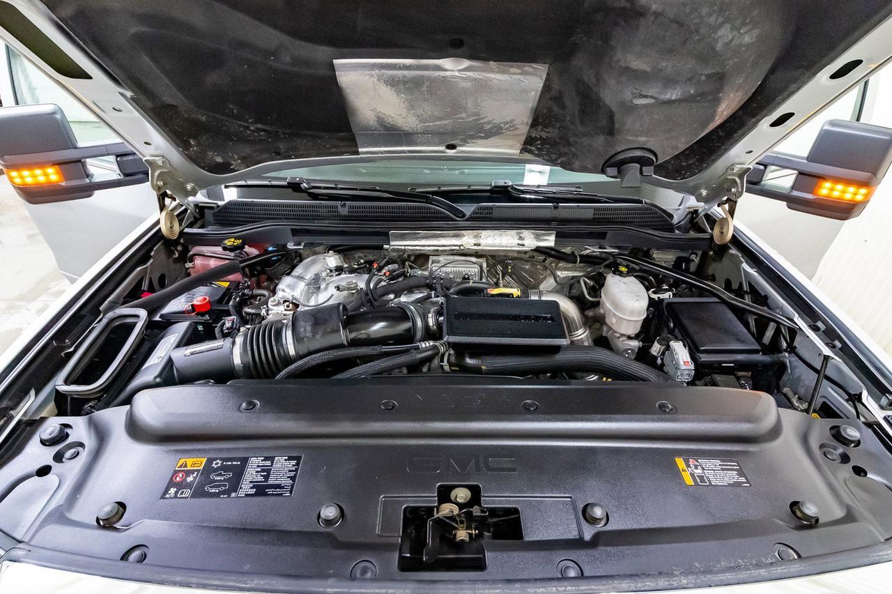 2018 GMC Sierra 2500HD 4x4 Crew Cab SLE Z71 Diesel Leather Nav Red Deer AB