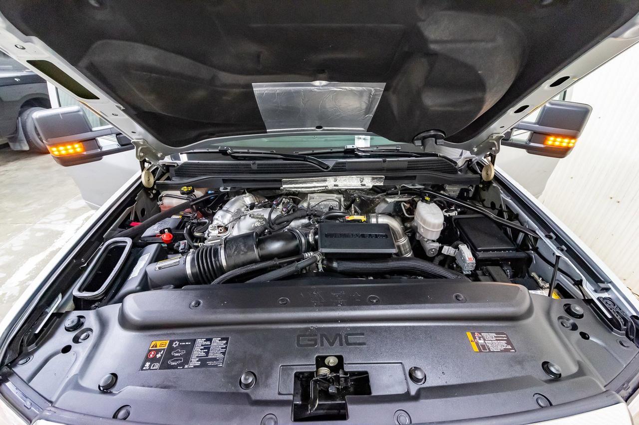 2018 GMC Sierra 2500HD 4x4 Crew Cab SLE Z71 Diesel Leather Nav Red Deer AB