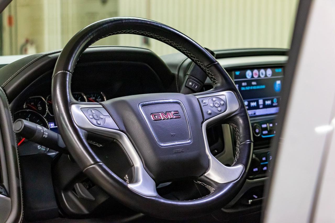 2018 GMC Sierra 2500HD 4x4 Crew Cab SLE Z71 Diesel Leather Nav Red Deer AB