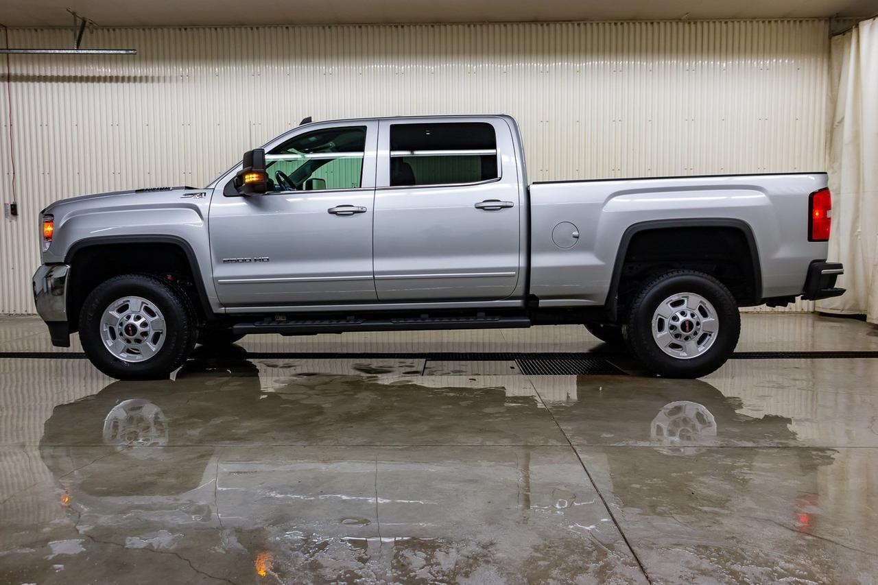 2018 GMC Sierra 2500HD 4x4 Crew Cab SLE Z71 Diesel Leather Nav Red Deer AB