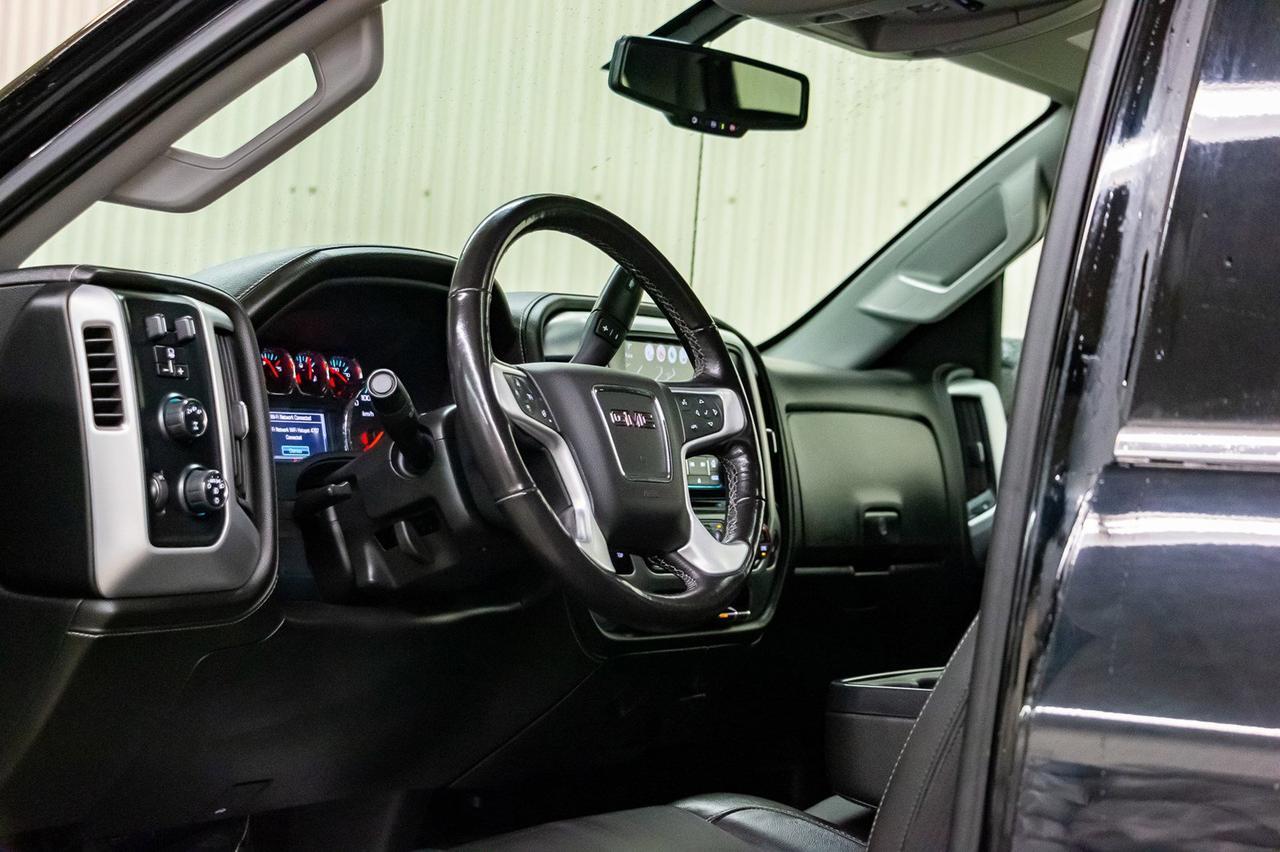 2018 GMC Sierra 2500HD 4x4 Crew Cab SLT Diesel Leather Roof Nav Red Deer AB