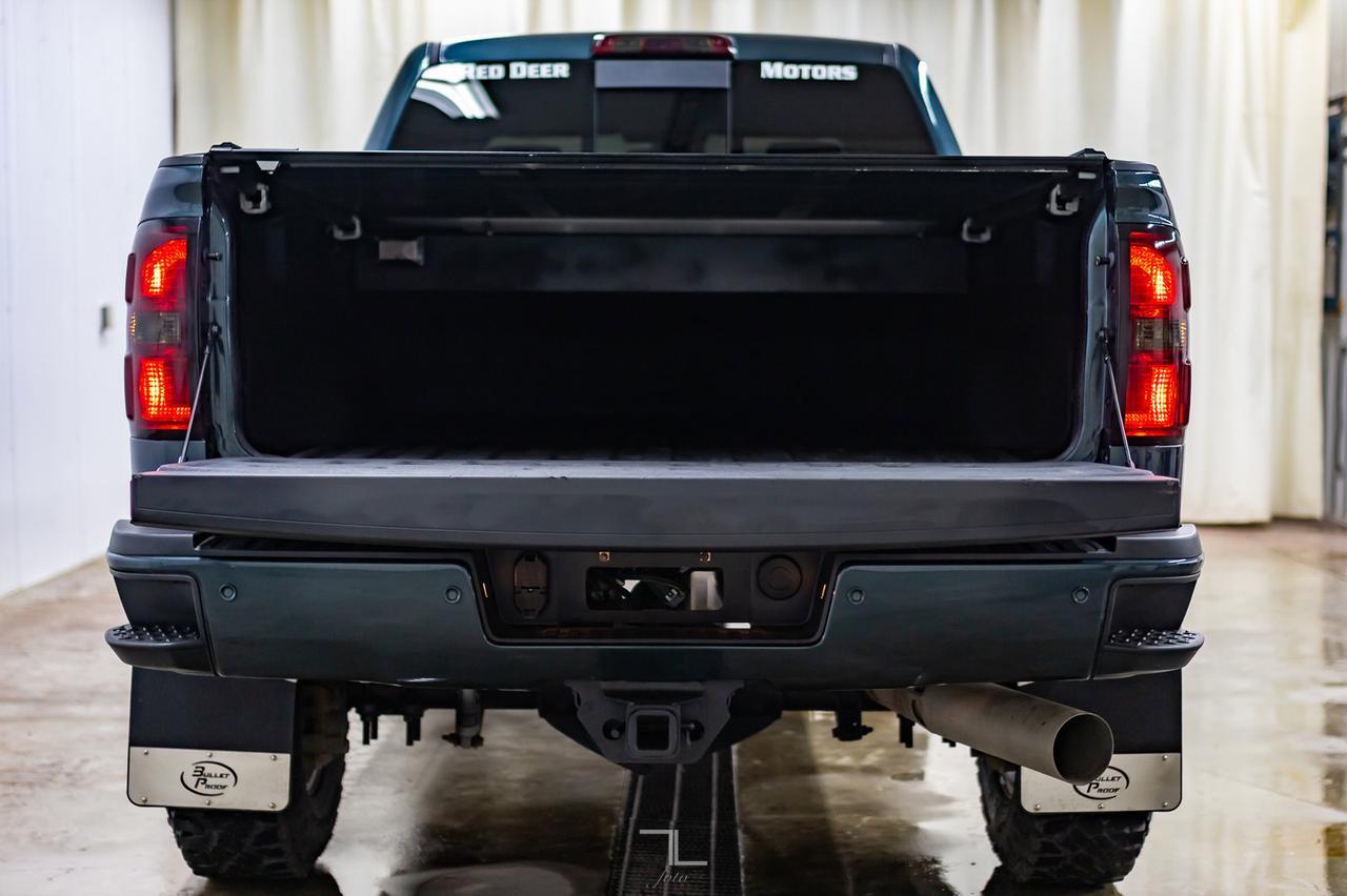 2018 GMC Sierra 3500HD 4x4 Crew Cab Denali Diesel 6&quot; Lift Red Deer AB