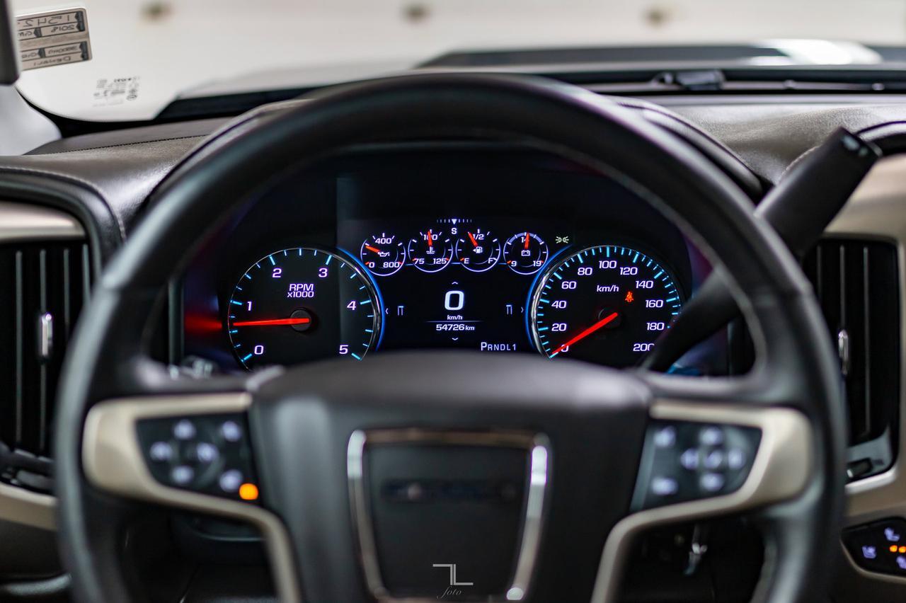 2018 GMC Sierra 3500HD 4x4 Crew Cab Denali Diesel 6&quot; Lift Red Deer AB