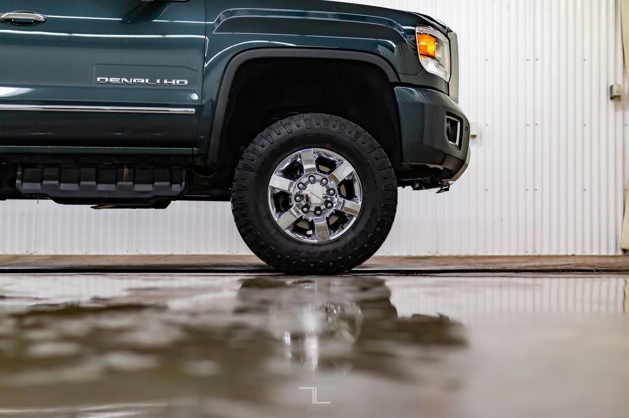 2018 GMC Sierra 3500HD 4x4 Crew Cab Denali Diesel 6&quot; Lift Red Deer AB