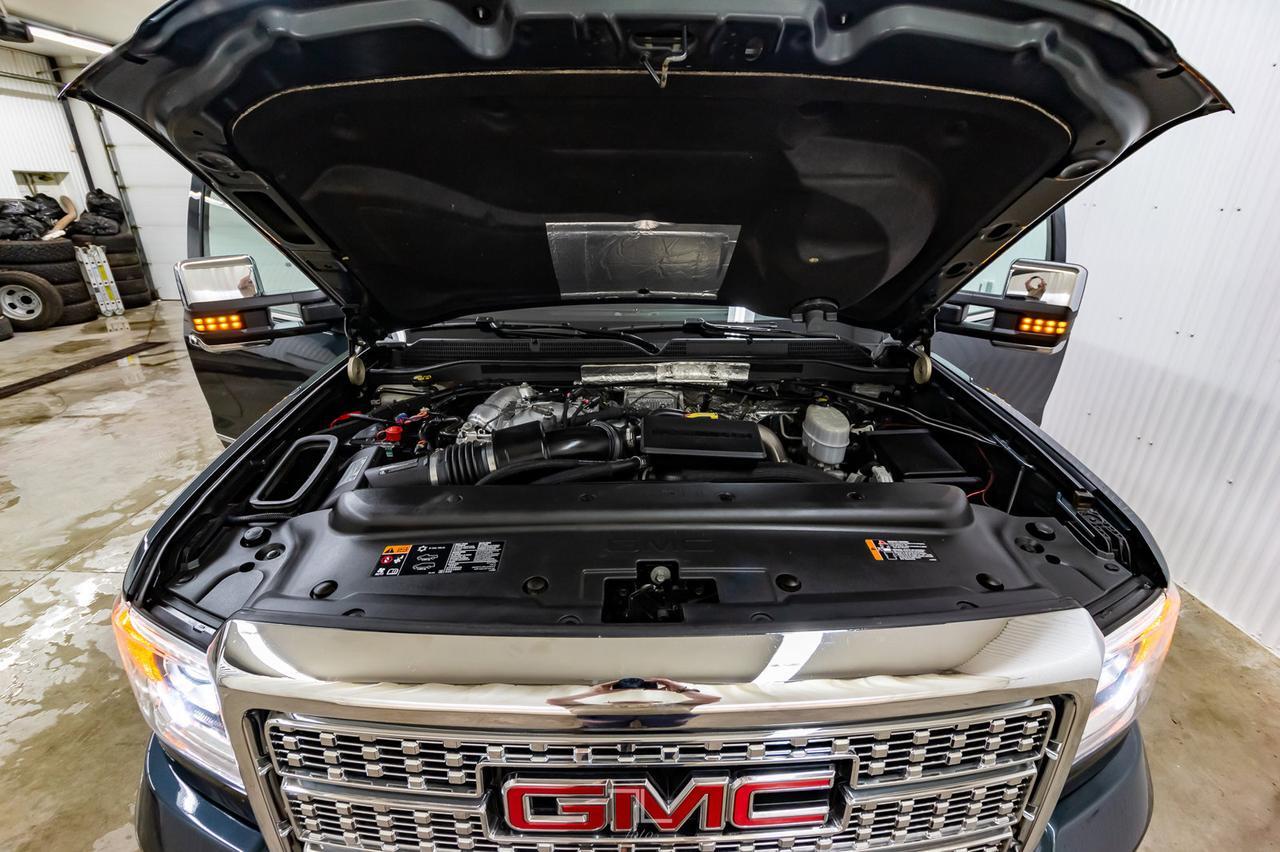 2018 GMC Sierra 3500HD 4x4 Crew Cab Denali Diesel 6&quot; Lift Red Deer AB