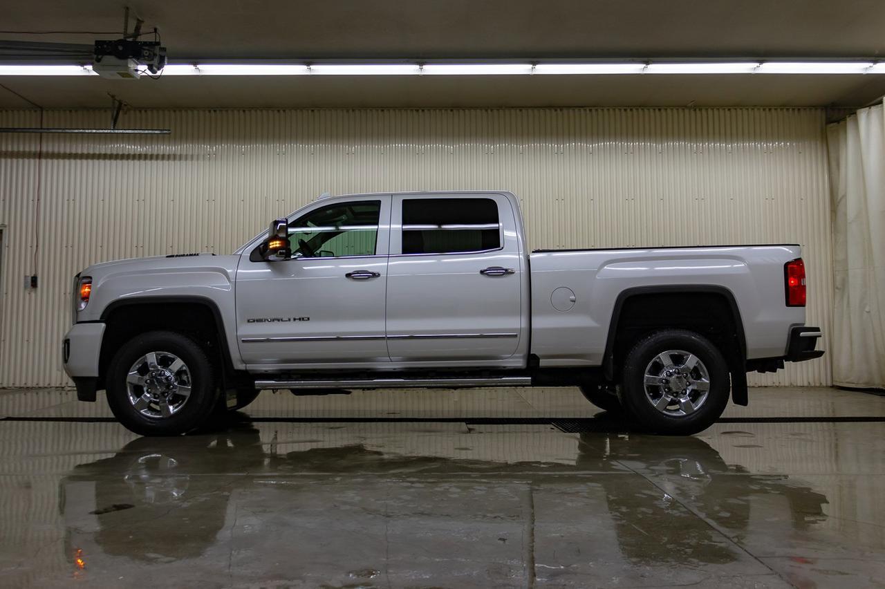 2018 GMC Sierra 3500HD 4x4 Crew Cab Denali Diesel Leather Roof Nav Red Deer AB