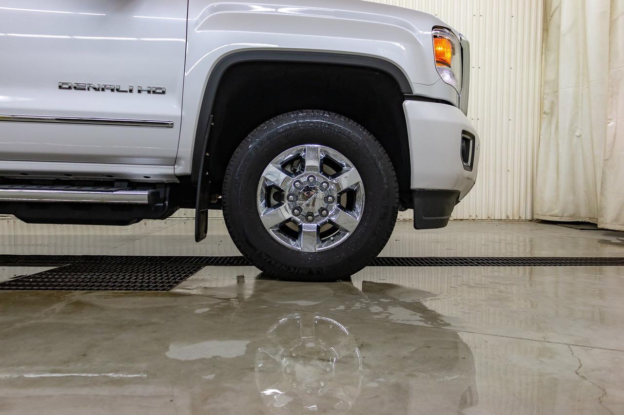 2018 GMC Sierra 3500HD 4x4 Crew Cab Denali Diesel Leather Roof Nav Red Deer AB