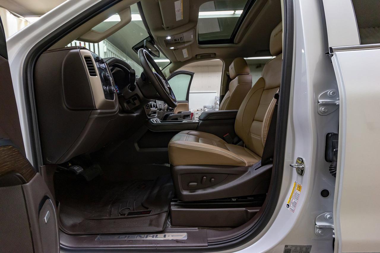 2018 GMC Sierra 3500HD 4x4 Crew Cab Denali Diesel Leather Roof Nav Red Deer AB