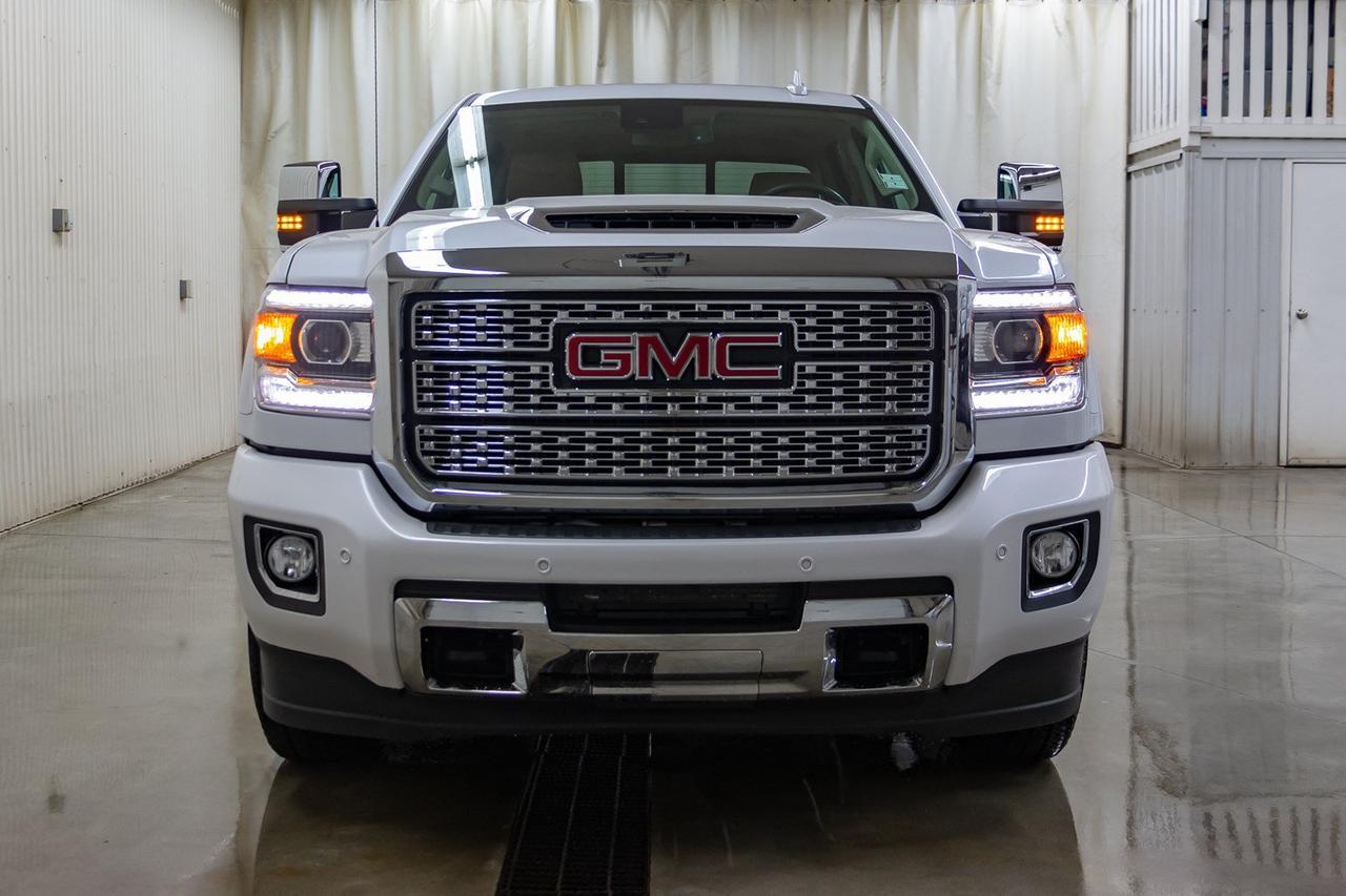 2018 GMC Sierra 3500HD 4x4 Crew Cab Denali Diesel Leather Roof Nav Red Deer AB