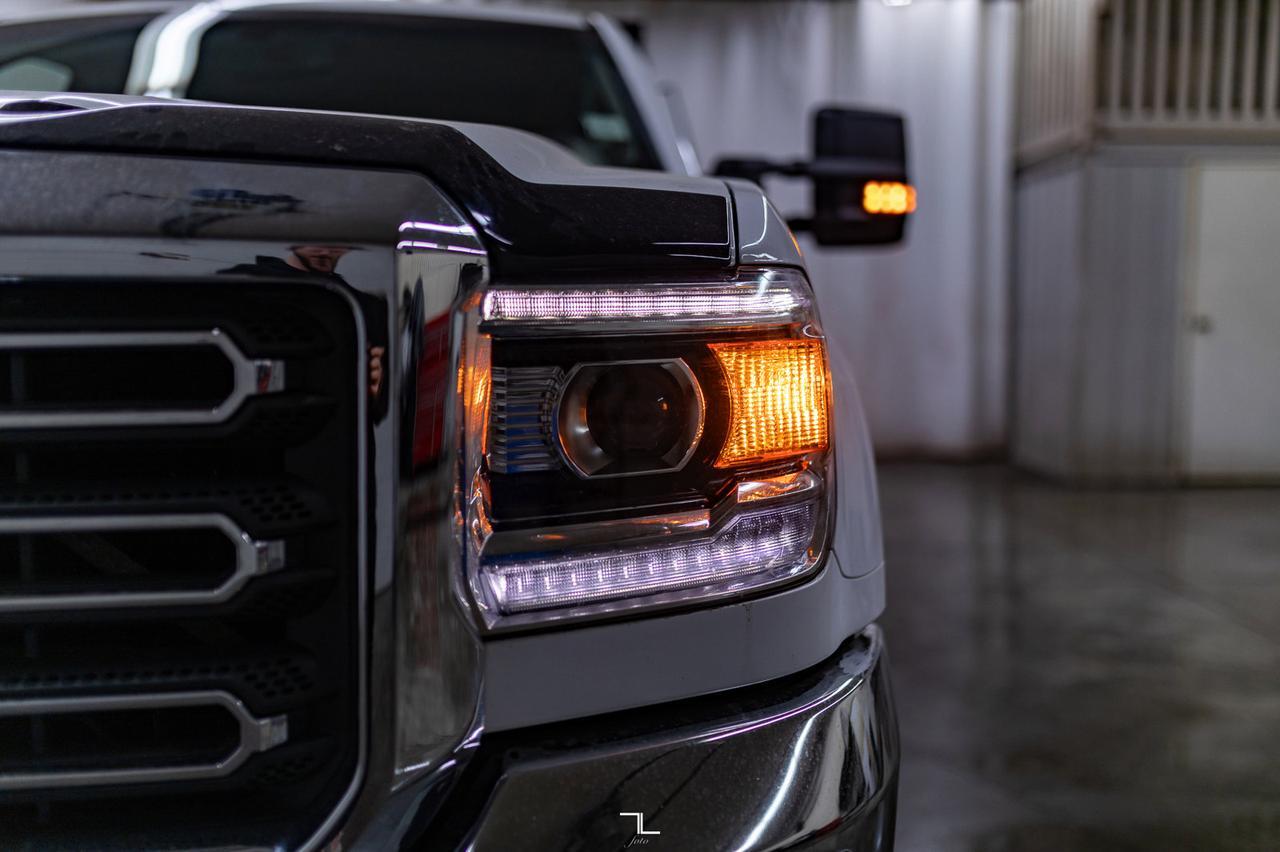 2018 GMC Sierra 3500HD 4x4 Crew Cab SLE Deck Red Deer AB