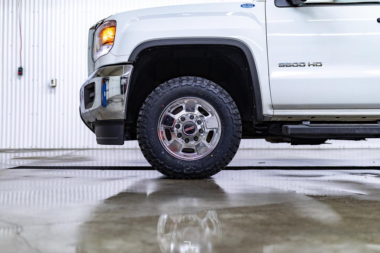 2018 GMC Sierra 3500HD 4x4 Crew Cab SLE Deck Red Deer AB