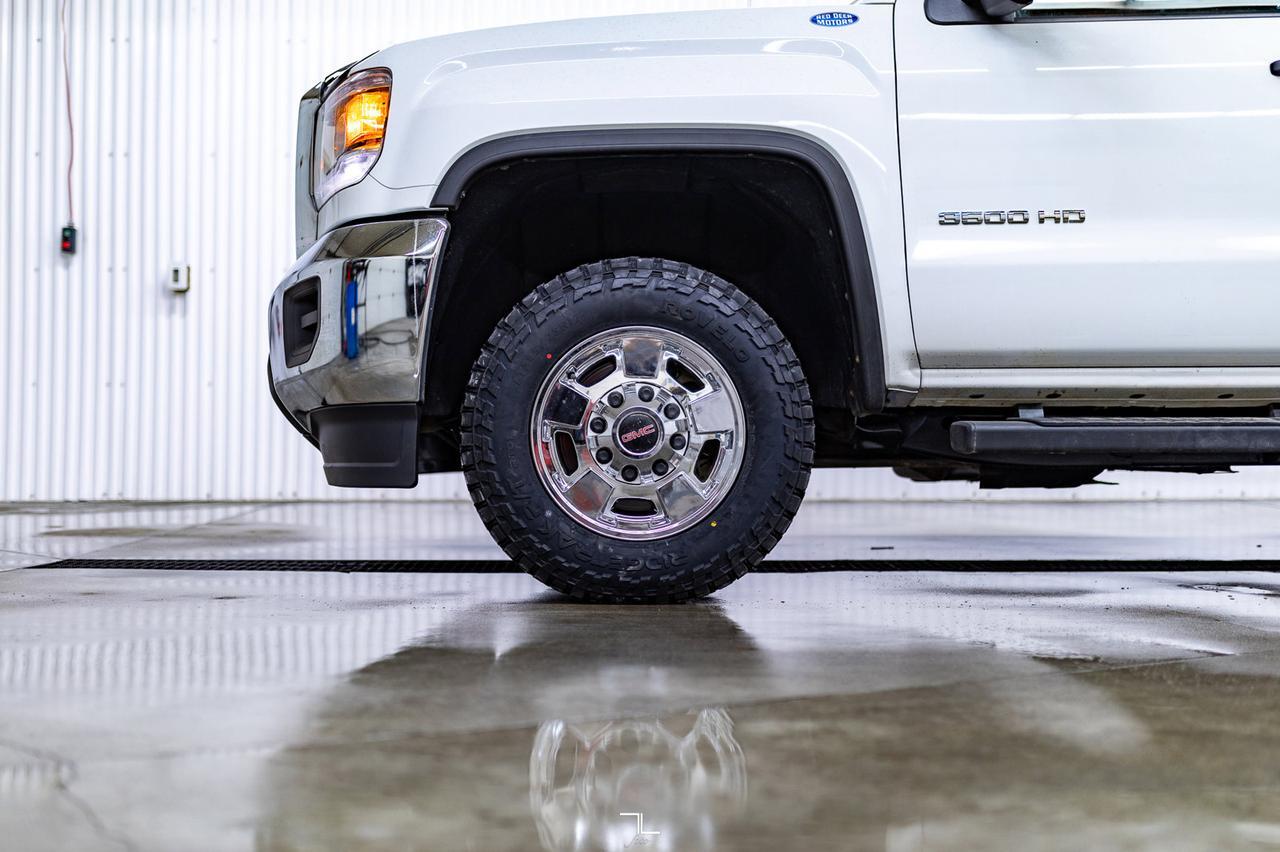 2018 GMC Sierra 3500HD 4x4 Crew Cab SLE Deck Red Deer AB