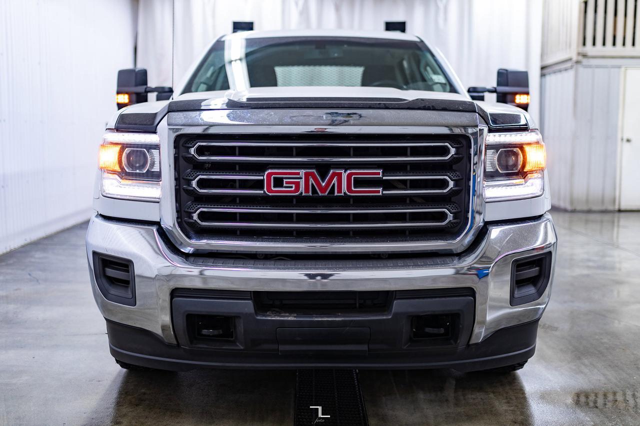 2018 GMC Sierra 3500HD 4x4 Crew Cab SLE Deck Red Deer AB