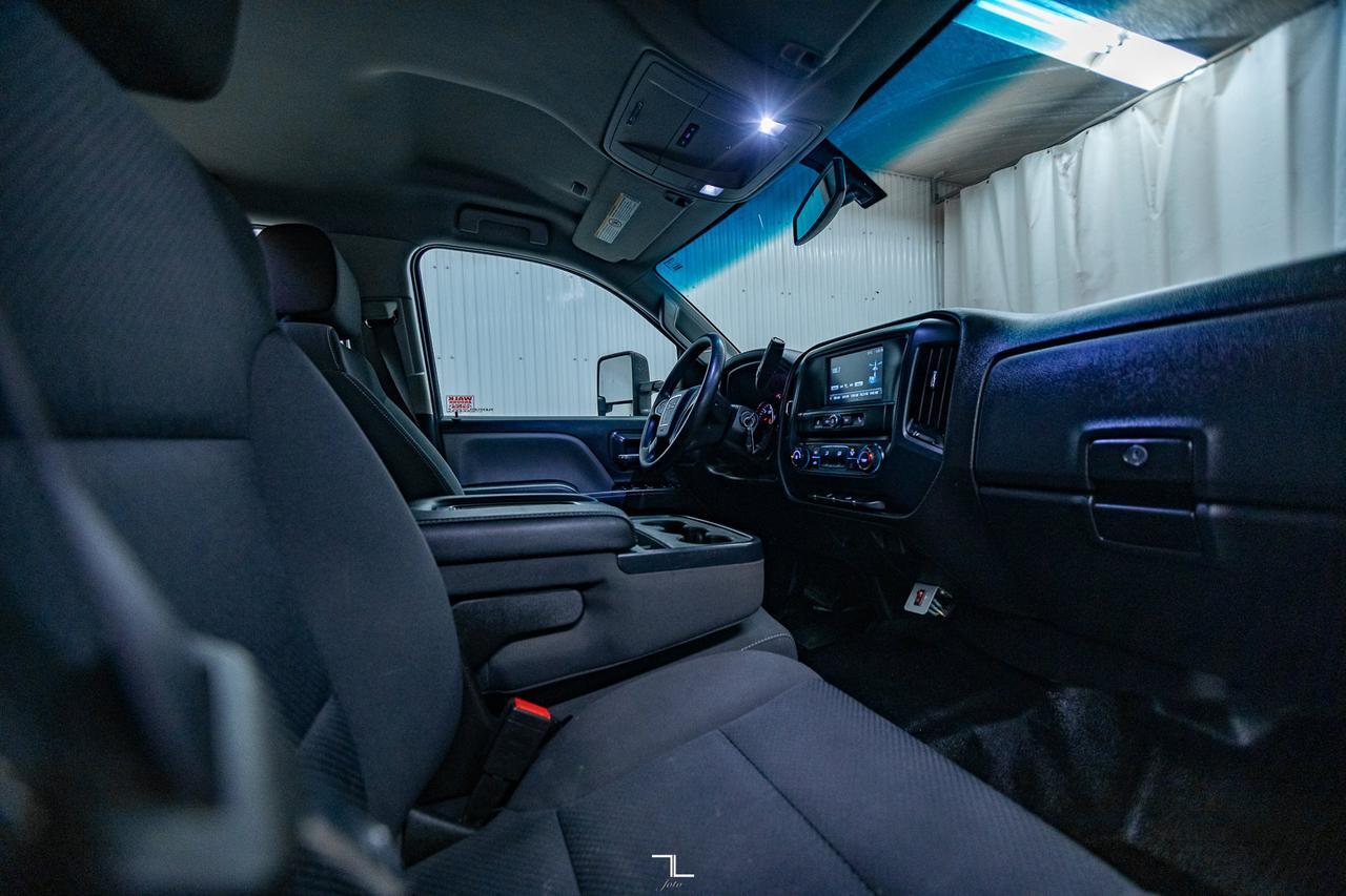 2018 GMC Sierra 3500HD 4x4 Crew Cab SLE Deck Red Deer AB
