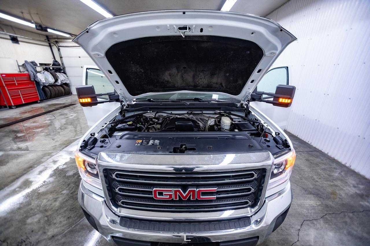 2018 GMC Sierra 3500HD 4x4 Crew Cab SLE Deck Red Deer AB