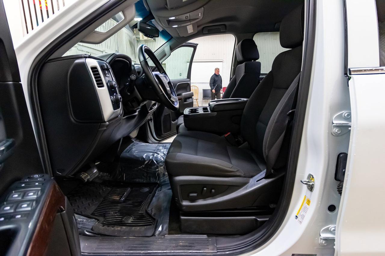 2018 GMC Sierra 3500HD 4x4 Crew Cab SLE Deck Red Deer AB