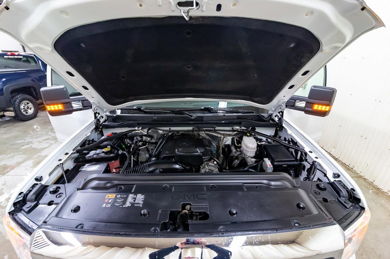 2018 GMC Sierra 3500HD 4x4 Crew Cab SLE Deck Red Deer AB