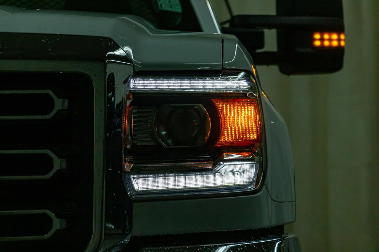 2018 GMC Sierra 3500HD 4x4 Crew Cab SLE Deck Red Deer AB