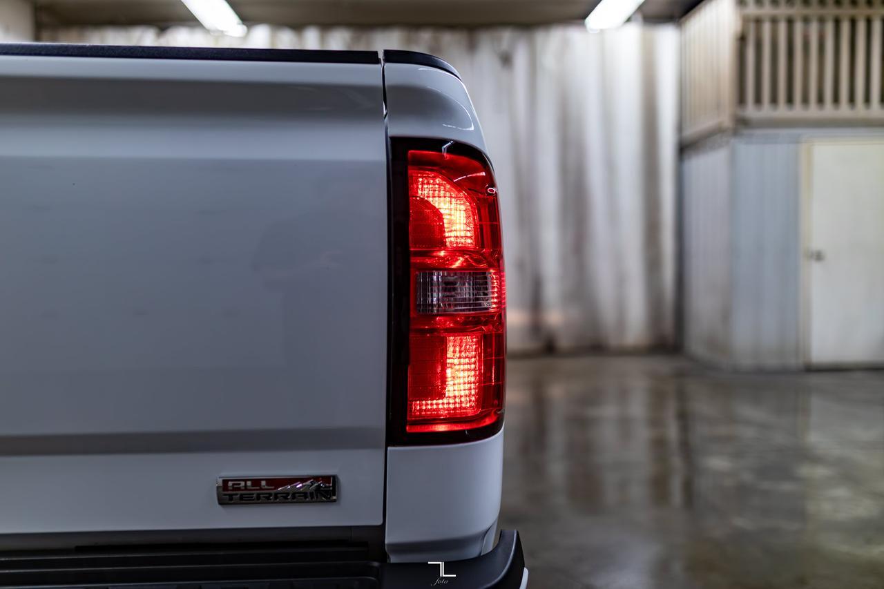 2018 GMC Sierra 3500HD 4x4 Crew Cab SLT All Terrain Diesel Leather Roof Nav Red Deer AB
