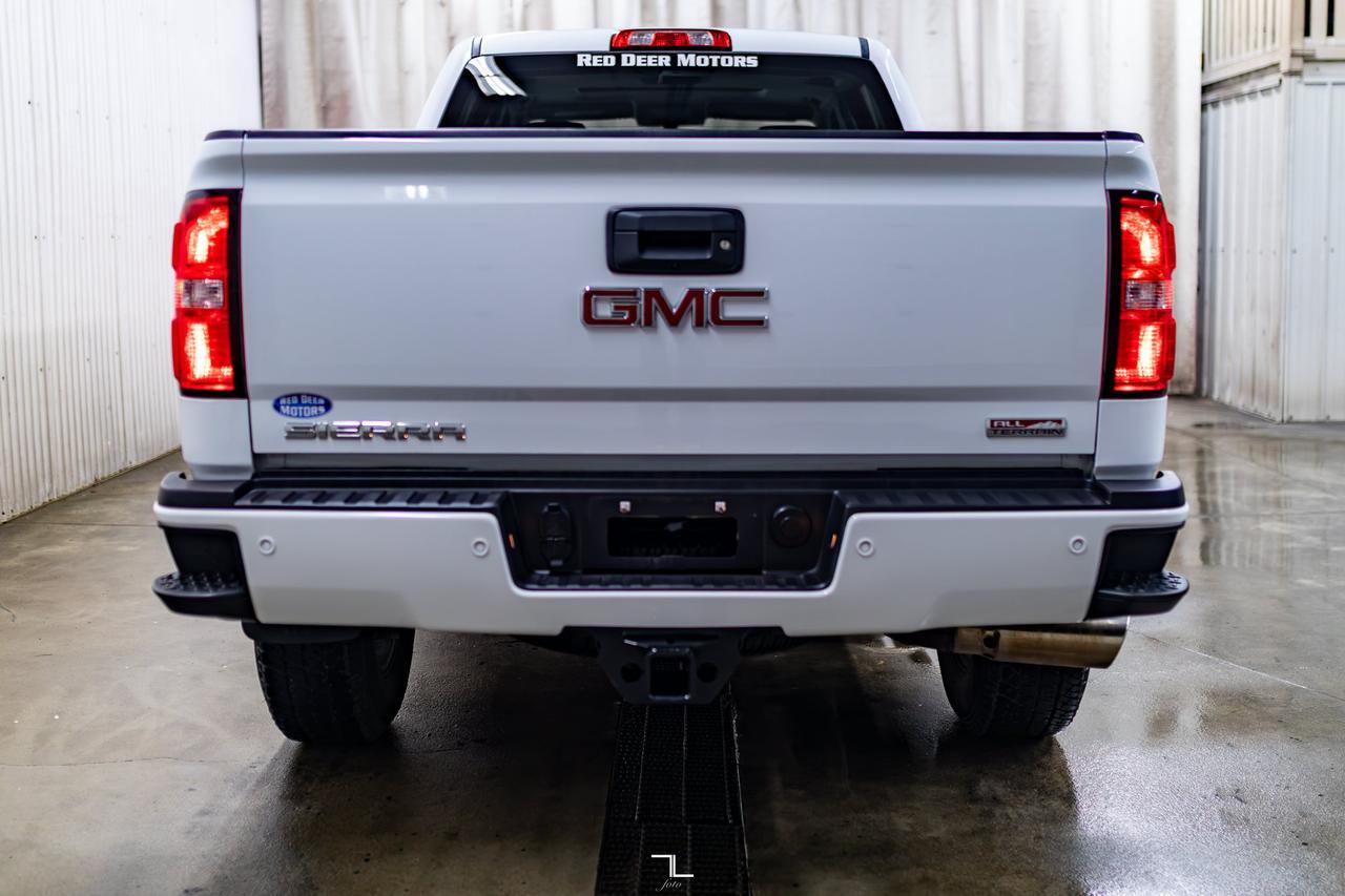 2018 GMC Sierra 3500HD 4x4 Crew Cab SLT All Terrain Diesel Leather Roof Nav Red Deer AB