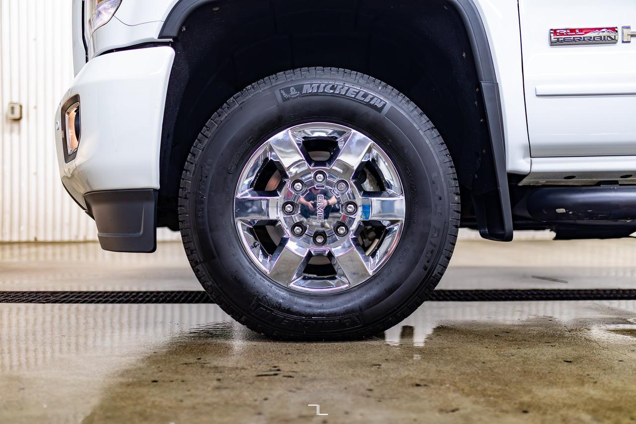2018 GMC Sierra 3500HD 4x4 Crew Cab SLT All Terrain Diesel Leather Roof Nav Red Deer AB