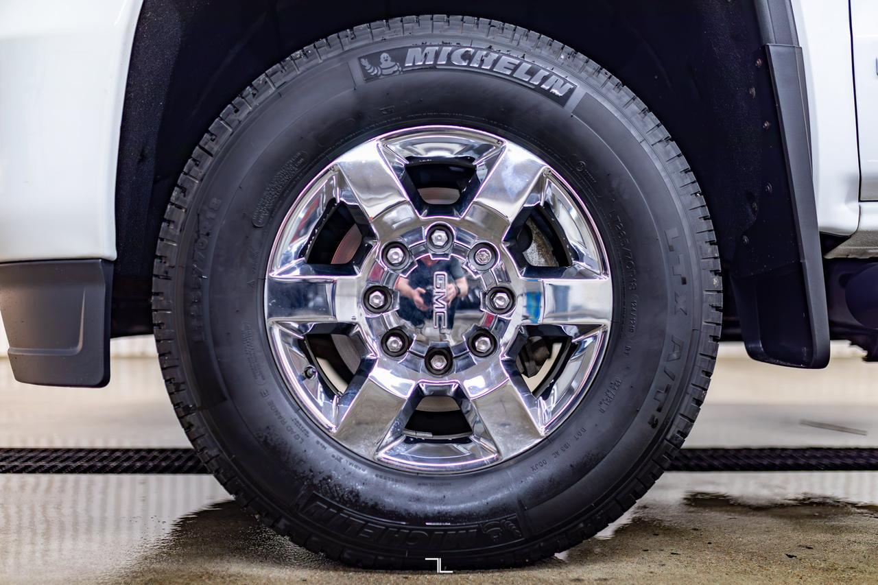 2018 GMC Sierra 3500HD 4x4 Crew Cab SLT All Terrain Diesel Leather Roof Nav Red Deer AB