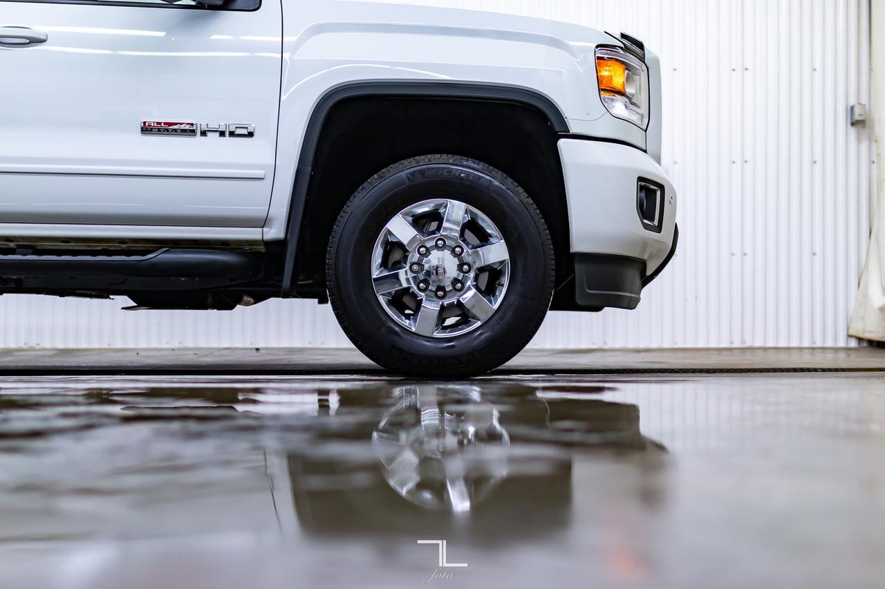 2018 GMC Sierra 3500HD 4x4 Crew Cab SLT All Terrain Leather Roof Nav Red Deer AB