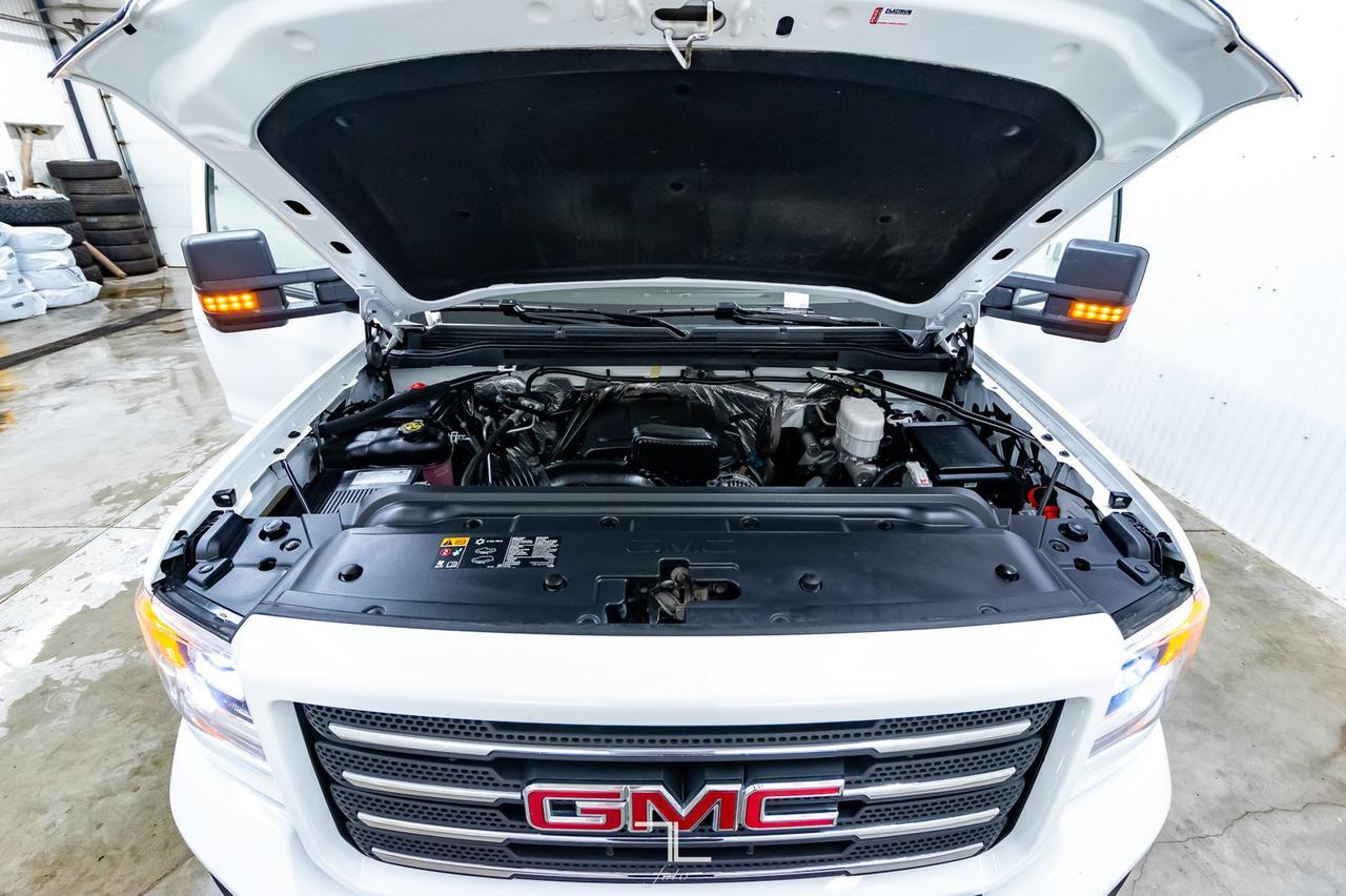 2018 GMC Sierra 3500HD 4x4 Crew Cab SLT All Terrain Leather Roof Nav Red Deer AB