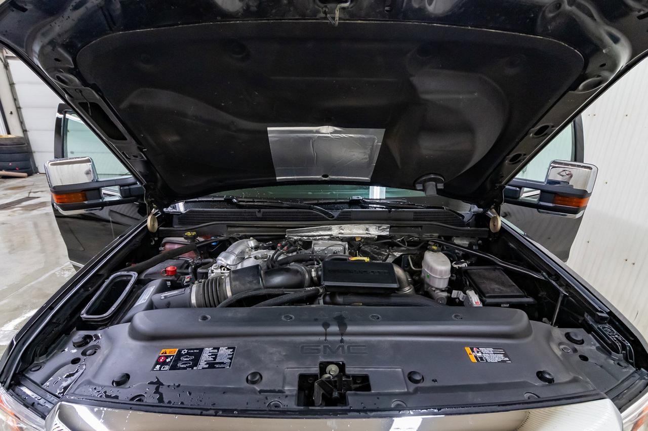 2018 GMC Sierra 3500HD 4x4 Crew Cab SLT Diesel Leather Roof Nav Red Deer AB