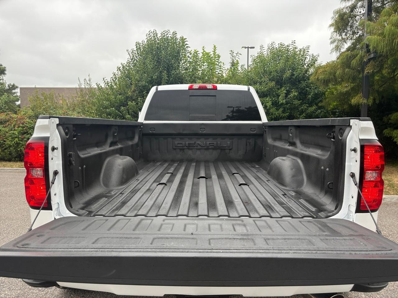 2018 GMC Sierra 3500HD Denali, BOSE SPEAKERS, EZ-LIFT AND LOWER TAILGATE, REAR SLIDING WINDOW, UNIVERSAL GARAGE DOOR OPENER, HEATED SEATS, MEMORY SEATS, BLUETOOTH, BED LINER, HEATED MIRRORS, POWER MIRRORS, LOW MILES Norfolk VA