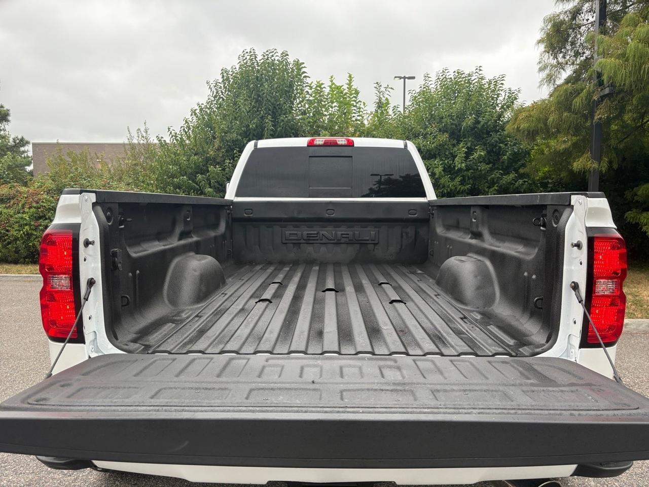 2018 GMC Sierra 3500HD Denali, REAR BUMPER CORNERSTEP, BLUETOOTH, BED LINER, HEATED SEATS, POWER REAR SLIDING WINDOW, 5TH WHEEL/GOOSENECK TOW PACKAGE, REMOTE KEYLESS START, BACKUP CAMERA, LOW MILEAGE, CLEAN CARFAX, TAKE POWER BACK IN THIS 3500 Virginia Beach VA