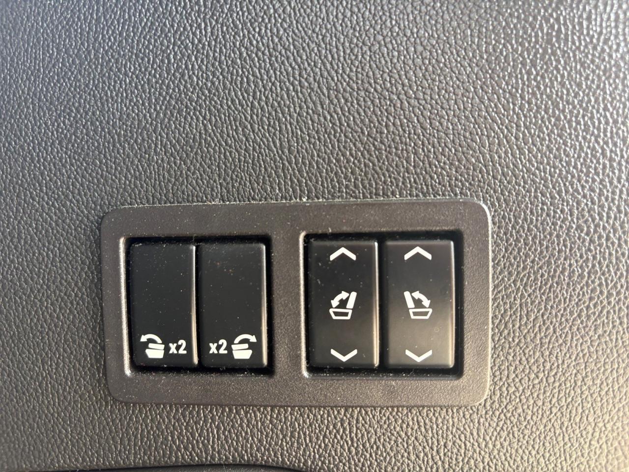 2018 GMC Yukon SLT, SUNROOF, HEADS-UP DISPLAY, BLIND SPOT ALERT, FORWARD COLLISION, POWER 3RD ROW, RUNNING BOARDS, POWER LIFTGATE, APPLE CARPLAY/ANDROID AUTO, HEATED & COOLING SEATS, LOW MILEAGE, THIS YUKON HAS IT ALL! Virginia Beach VA