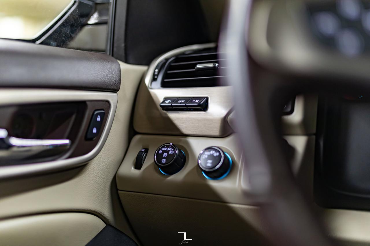 2018 GMC Yukon XL AWD Denali Leather Roof Nav BCam TV Red Deer AB