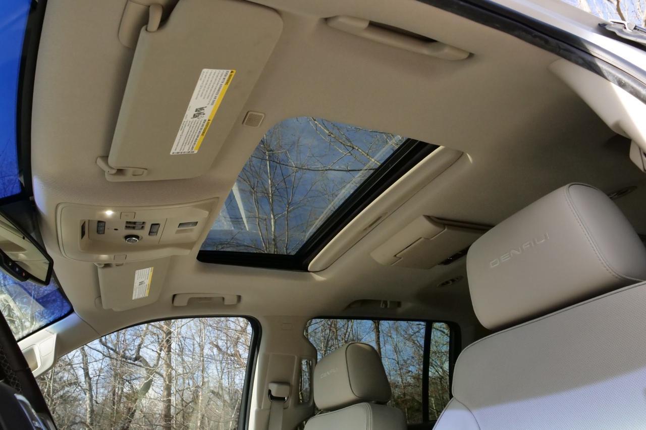 2018 GMC Yukon XL Denali AWD / Ultimate Package / Rear Entertainment! Lincolnton NC